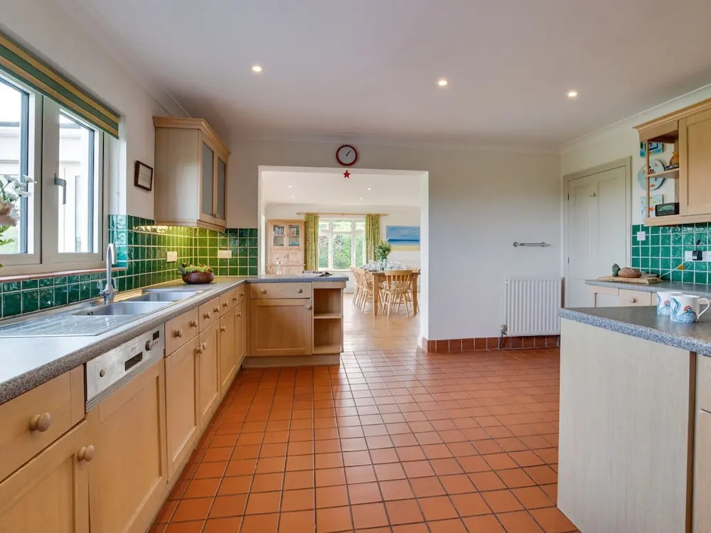 Beautiful, Detached Holiday Home With Open Fireplace and Large Garden in Cornwall