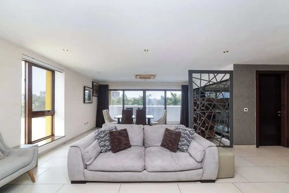 Modern 3BDR Apt at Villaggio - Rooftop Pool Skybar