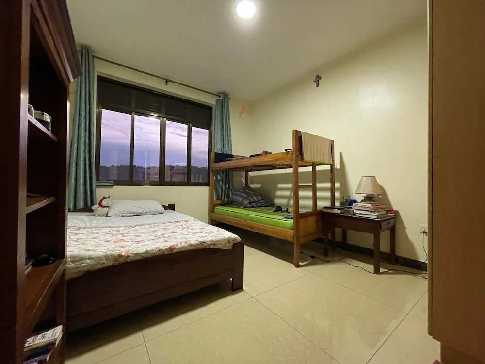 The Mugabi's Spacious Private Room