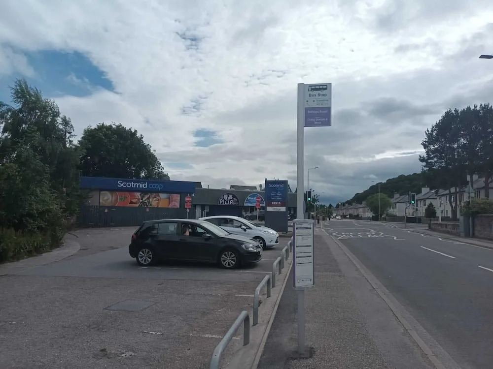 House-3br-garden-parking-near Inverness Castle
