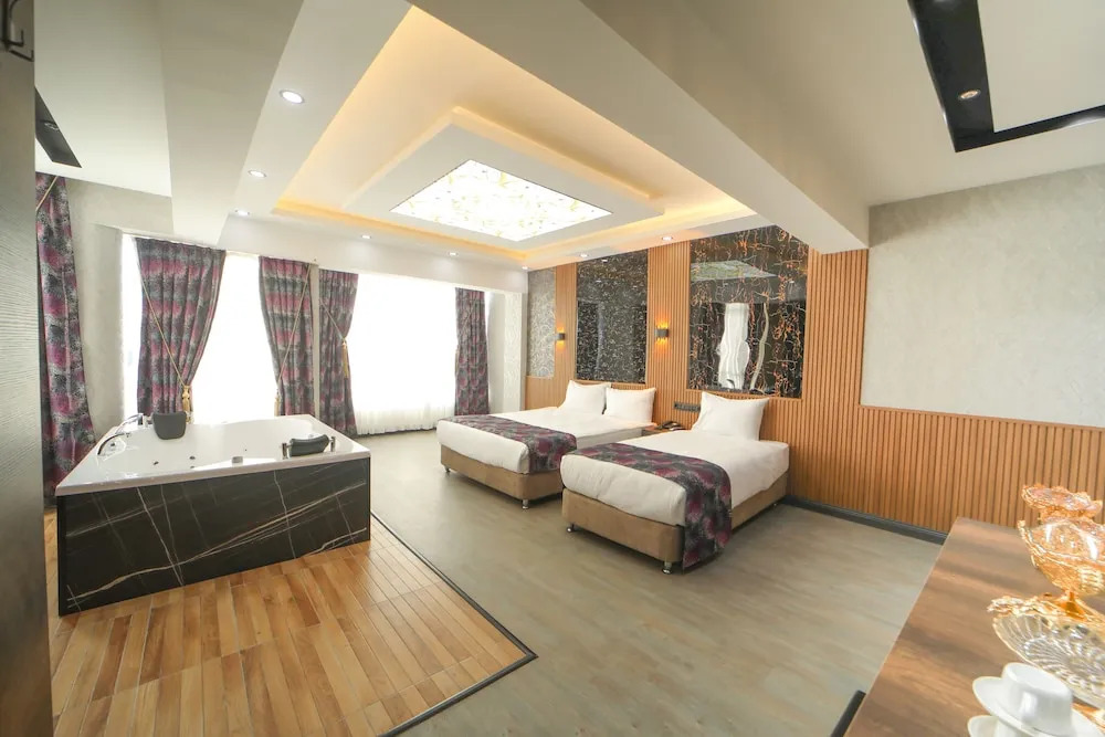 Karaca Otel