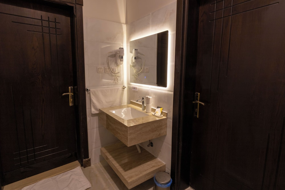 Alfaswal Alarbaah Serviced Apartment