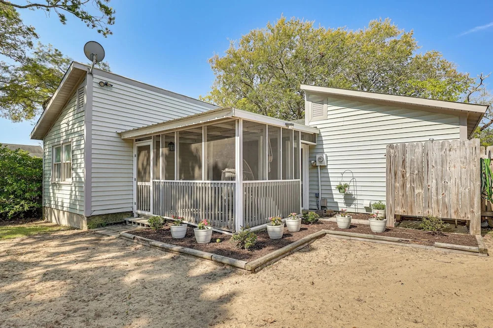 Oak Island Home w/ Fenced Yard, Walk to Long Beach