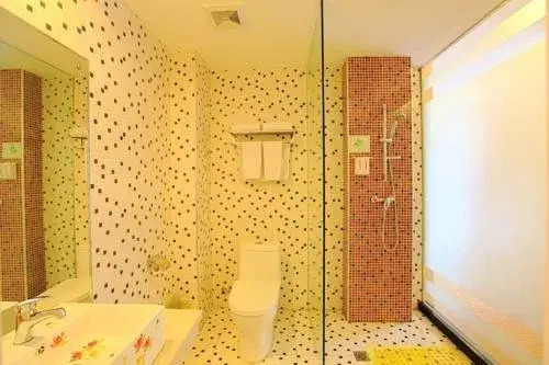 Yijia Business Hotel (Wuhan Optics Valley Plaza Yangjiawan Subway Station Branch)