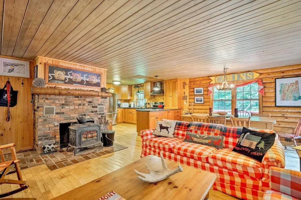 Private Wooded Cabin: 7 Mi to Mount Snow!