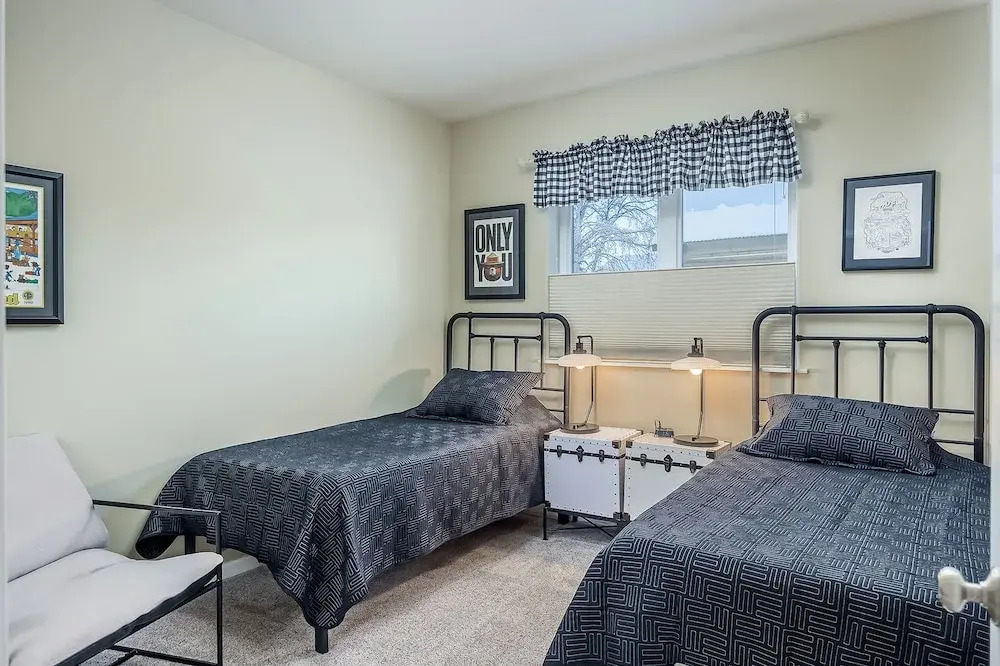 2BR Home w/ Fireplace, Streaming, Dogs Allowed