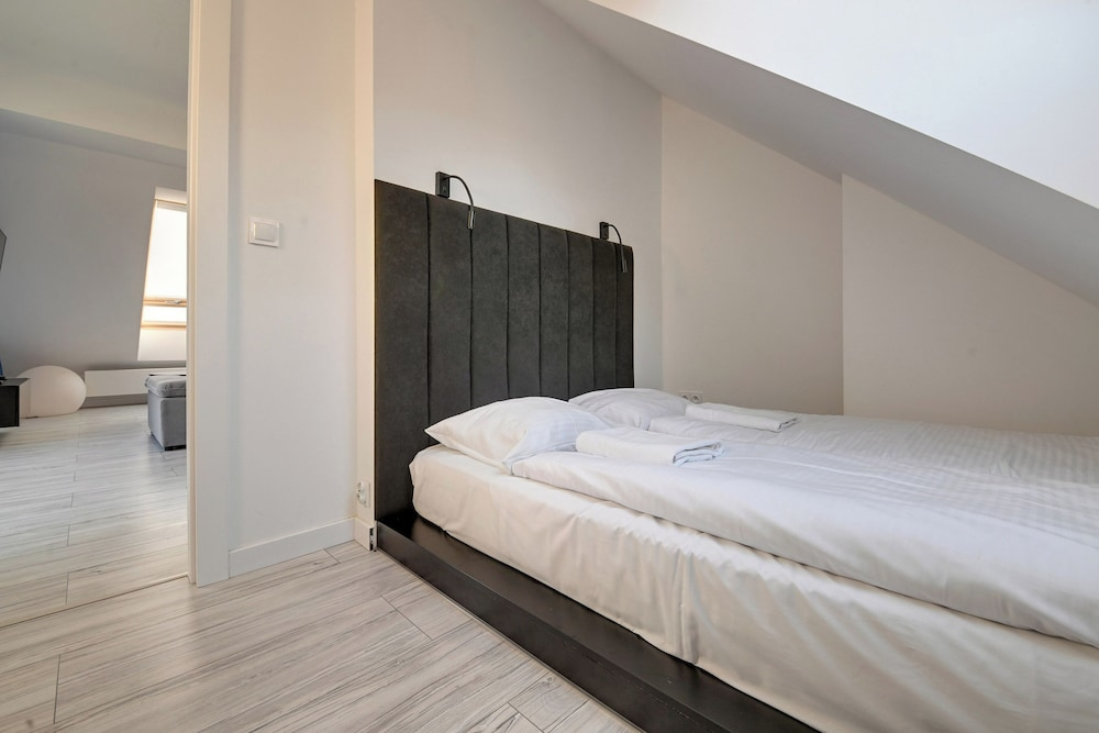 RentPlanet - Apartament Schroniskowa