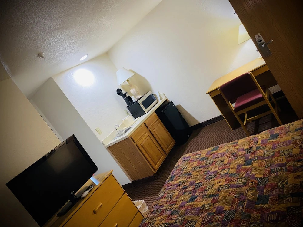 Herington Inn and Suites