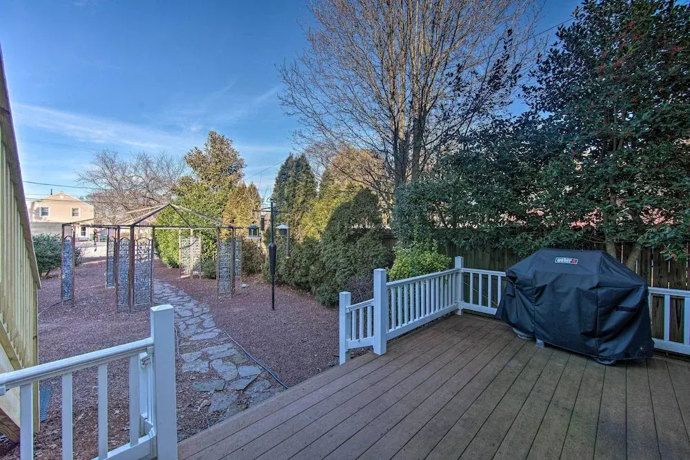 Central Hummelstown Apt: 4 Miles to Hershey Park!