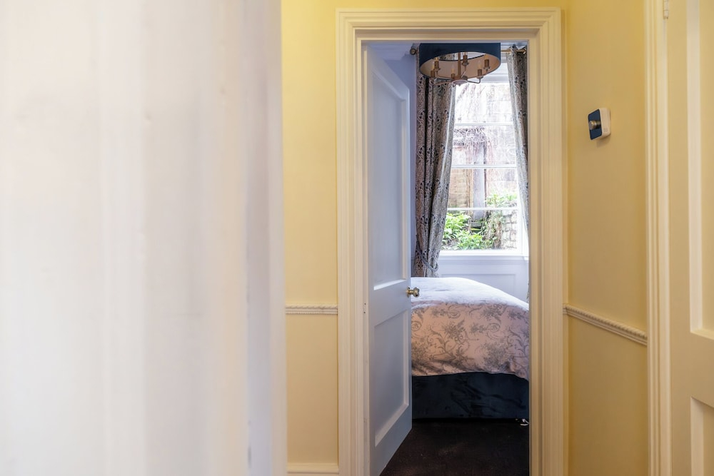 Stunning 1 Bedroom Flat in Central Bath