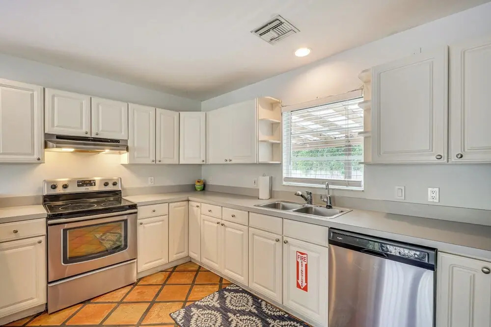 < 1 Mi to Las Olas Boulevard: Cozy Retreat w/ Yard