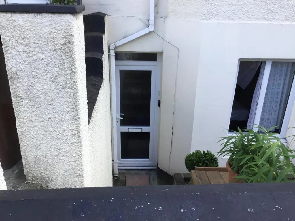 Apartment with basic equipments and shared garden