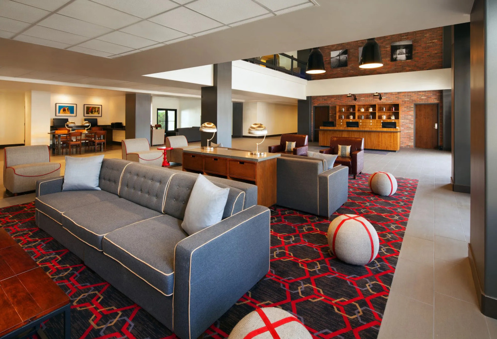 Four Points by Sheraton Phoenix South Mountain