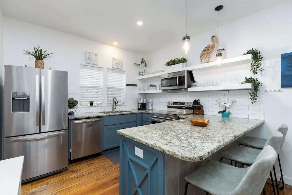 Comfy 3bdr Right in Town Sleeps 10