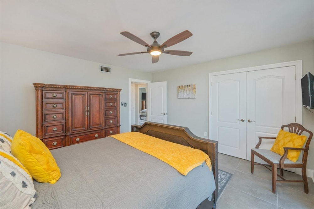 Shoreline Towers 3051 3 Bedroom Condo