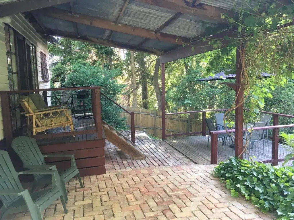 Stones Throw Cottage Bed & Breakfast