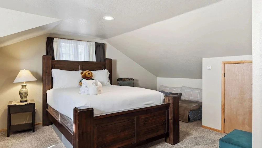 The Nut House by Avantstay Wooded Cabin + Game Room + Arcade + Foosball Near Big Bear Lake + Bear Mountain + Village Shops