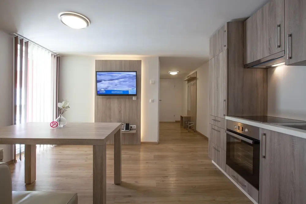 Alpine Appart - Premium Family Apartments and Natural Swimming Pond