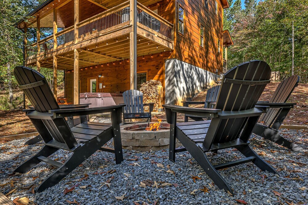 A Cozy Corner Cabin by Escape to Blue Ridge