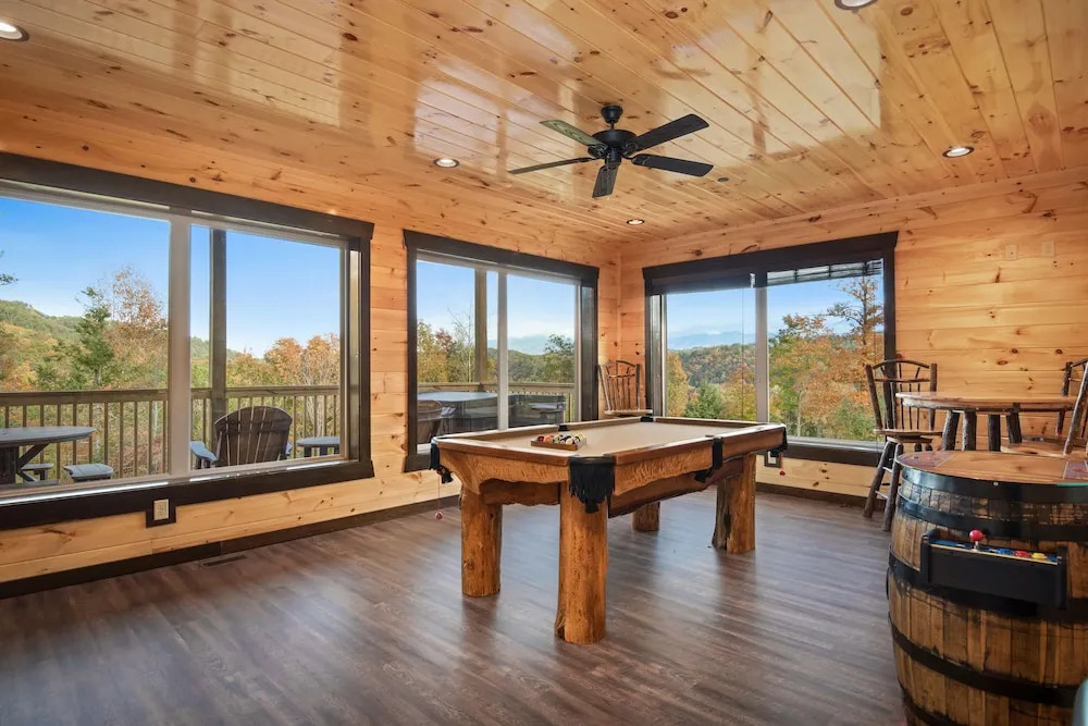 Luxe Mountain-view W/ Hot Tub 2 Bedroom Cabin