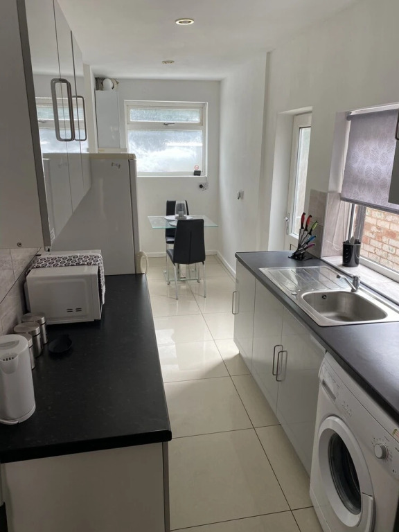 Modern 3-bed, 4 Bath House in Coventry City Centre