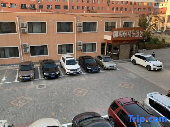 Junyi Hotel (Tongliao Horqin Avenue Wholesale City)
