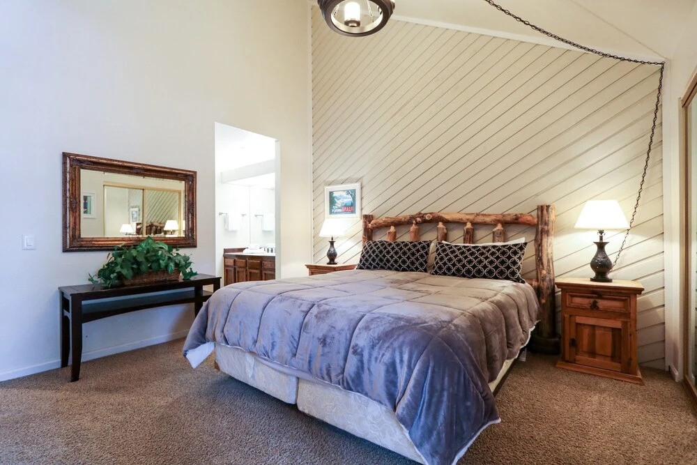 Aspen Creek 311 Walk to Eagle Lodge, Log Burning Fireplace, Great Complex Amenities by RedAwning