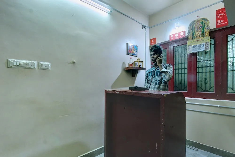 Oyo 27946 Sandhanam As Abode