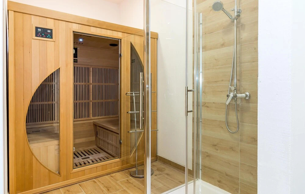 Amazing Home in Siveric with Hot Tub, Sauna & WiFi