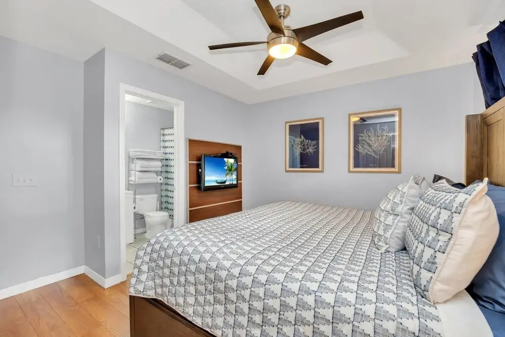 Gorgeous 3 bed Room Townhome Minutes to all the Attractions