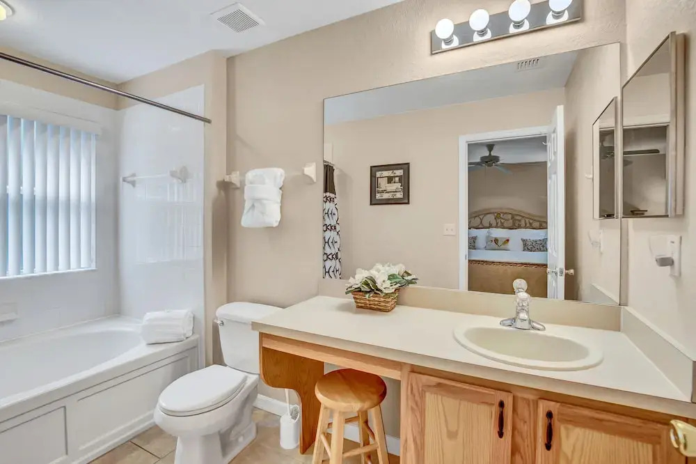 Charming Home With Private Balcony, 4 Miles From Disney! CDC Standards #4ro785