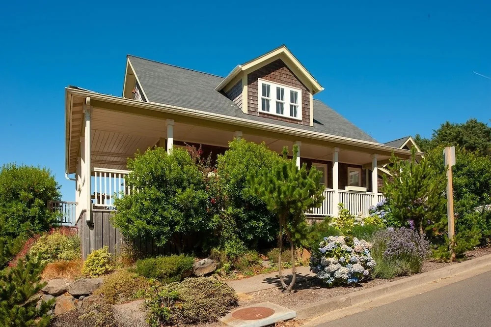 The Black Pearl 3 Bedroom Home