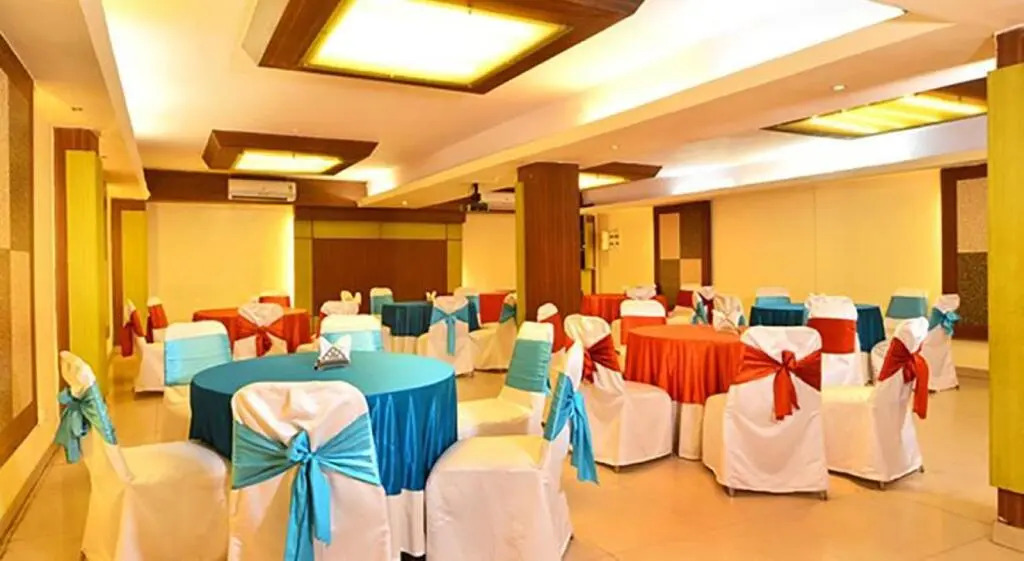 Hotel Gautam Deluxe