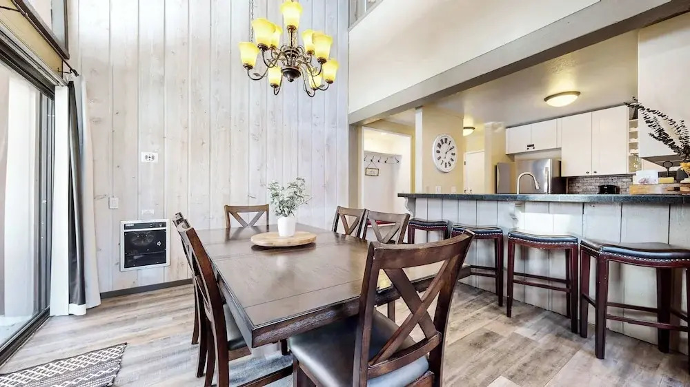 Modern Cabin for 6, Near Slopes + Canyon Lodge!