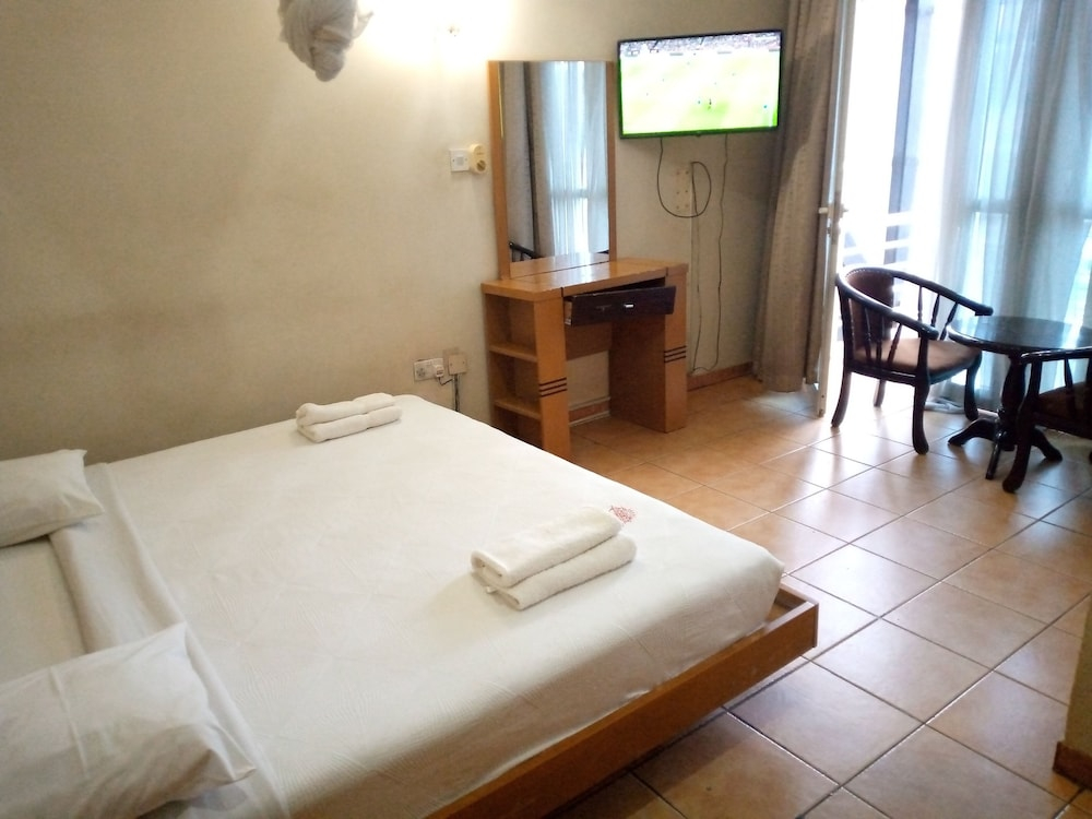 DOUBLE FIVE HOTEL