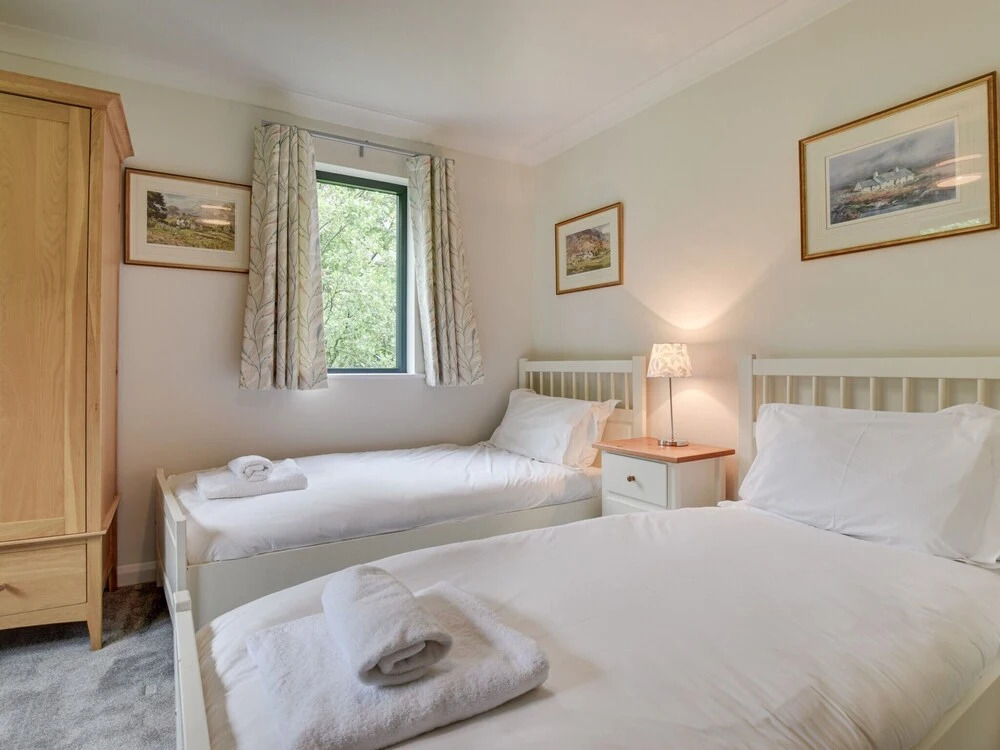 Detached Holiday Home With Three Bathrooms, Open Fire and Private Parking
