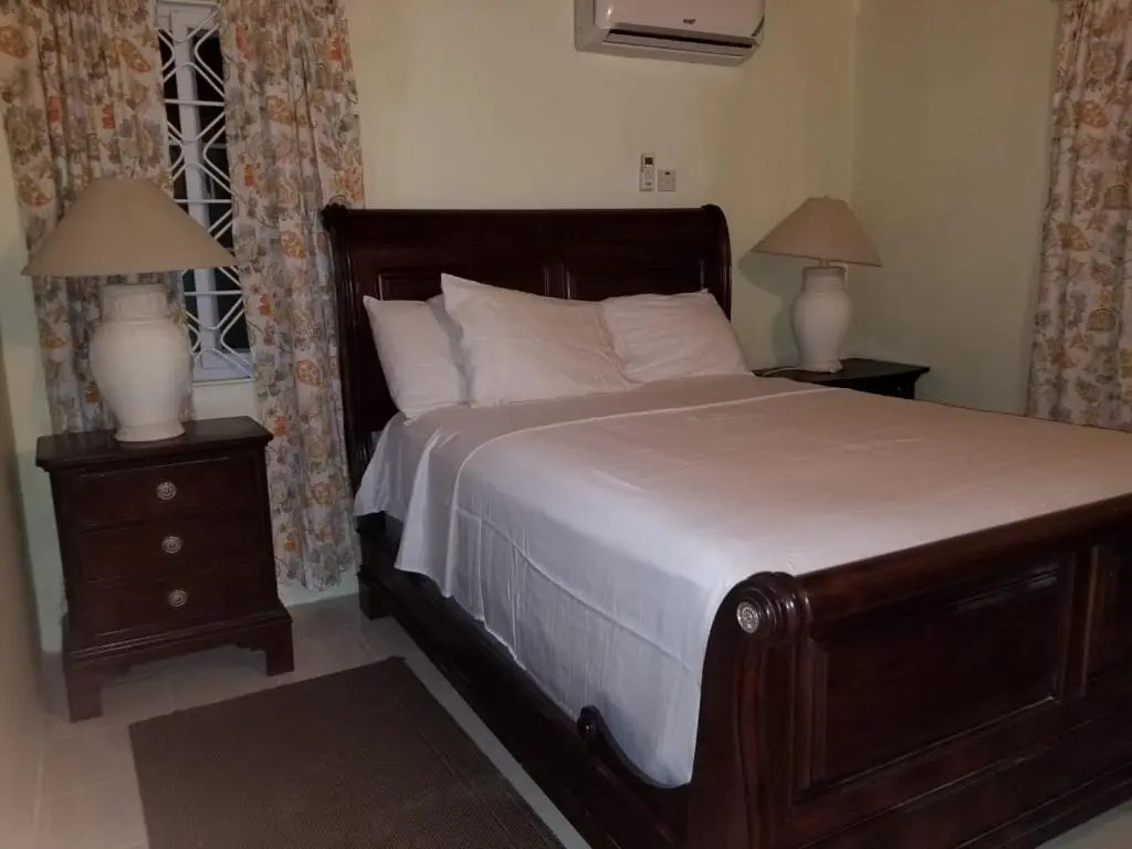 Wild Palm Villa Cozy 2BR/1BA Bungalow w/ Backyard Oasis