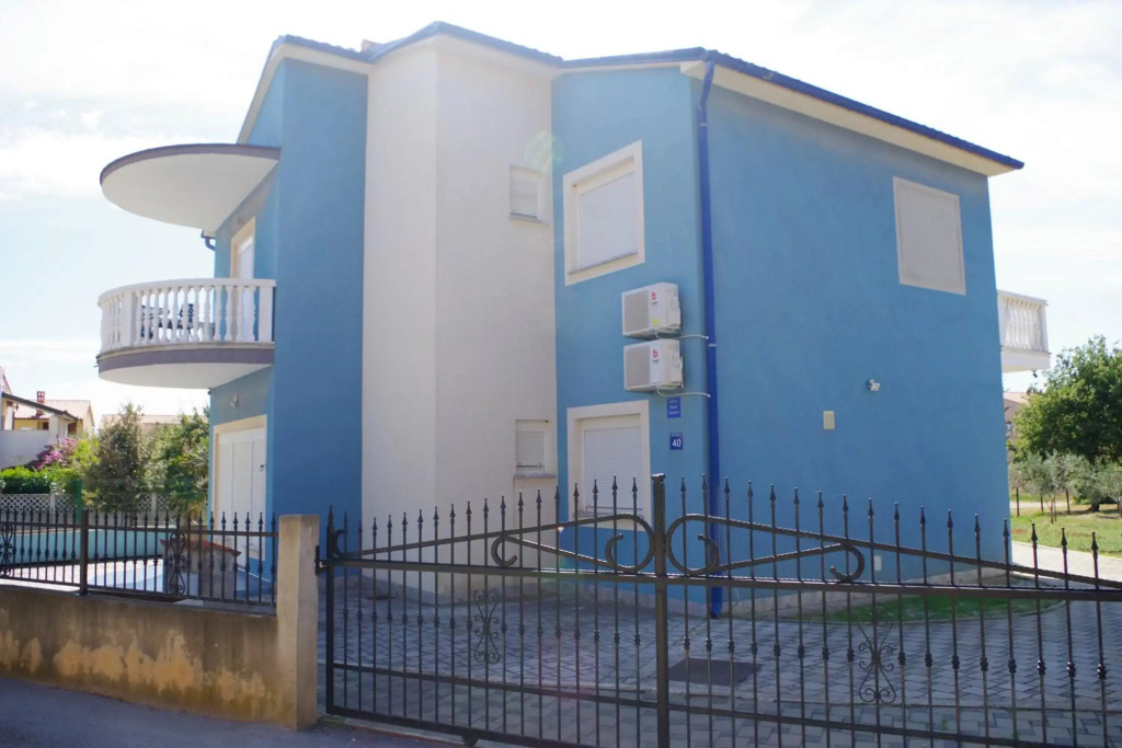 Apartments Ana Medulin