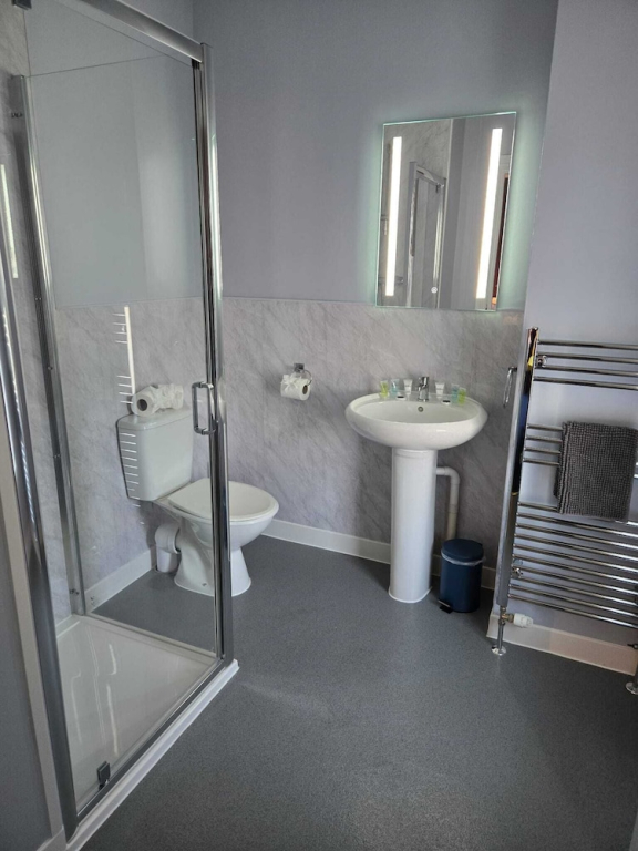 Comfortable and Spacious Double En-suite Room