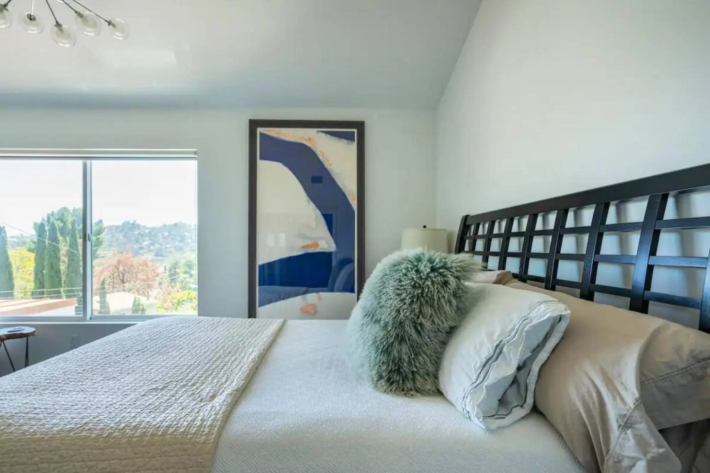 Troy Dr - Sleek & Modern Hollywood Hills Home With Stunning Views