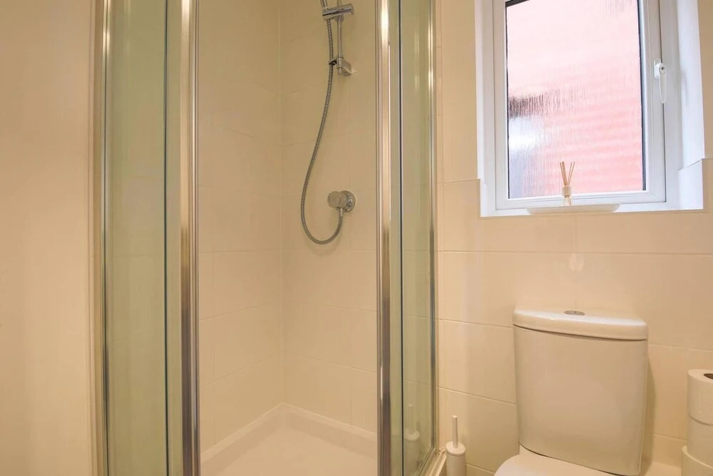 Beautiful 4-bed House 15 Mins to Cardiff & Newport