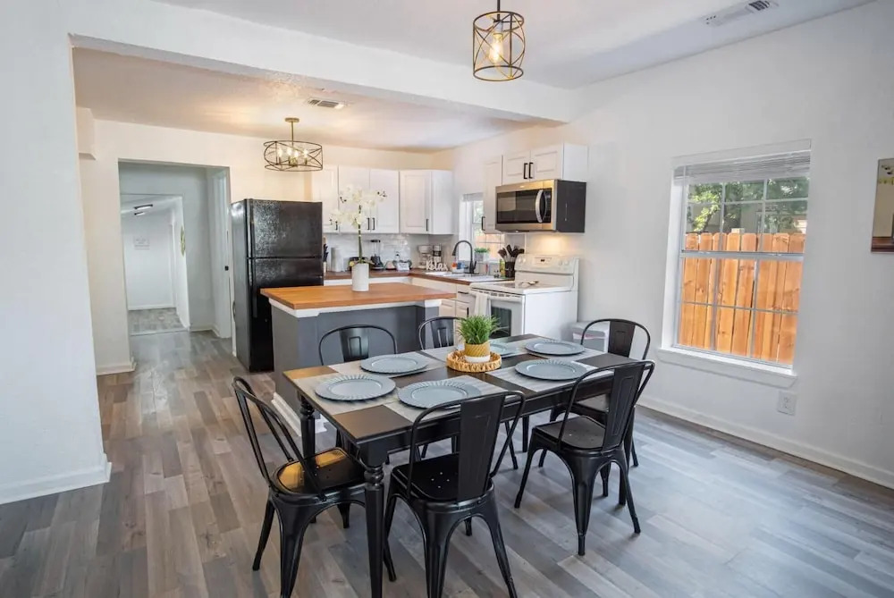 Charming 4BR2BA Only 5 mins Downtown Riverwalk