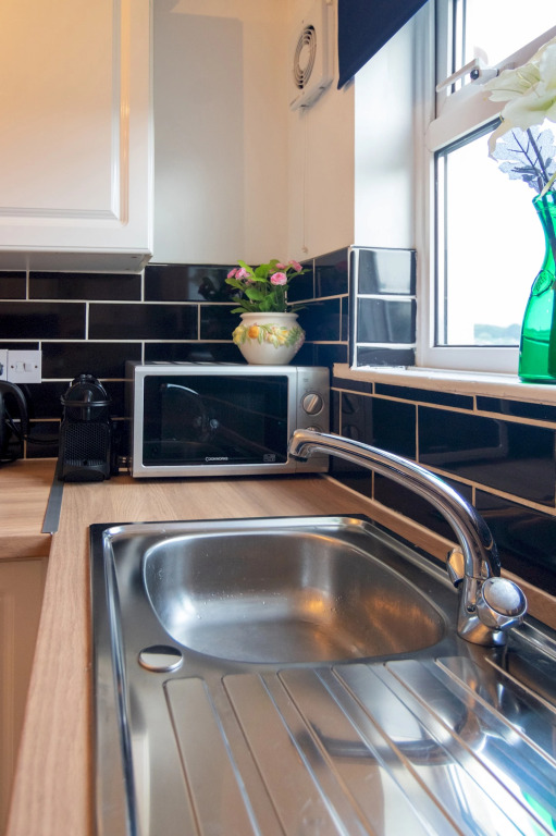 PickThePlace 3-bedroom Plymouth apartment