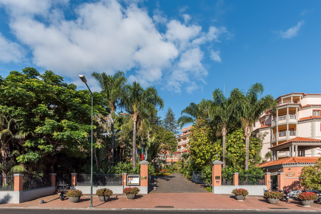 Pestana Village Garden Hotel