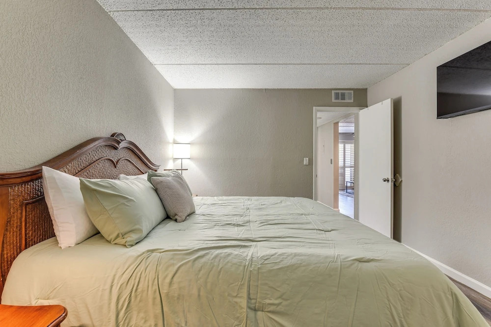 Dock Access! Condo 5 Mi to Okaloosa Island Beach