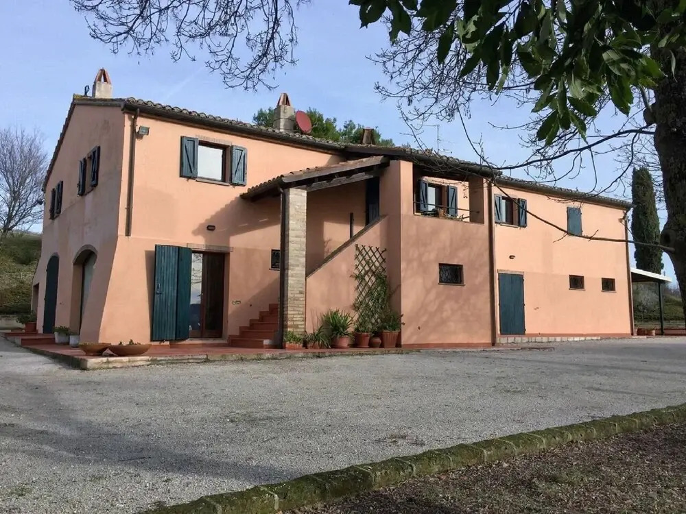 Traditional Villa in Varano With Private Garden