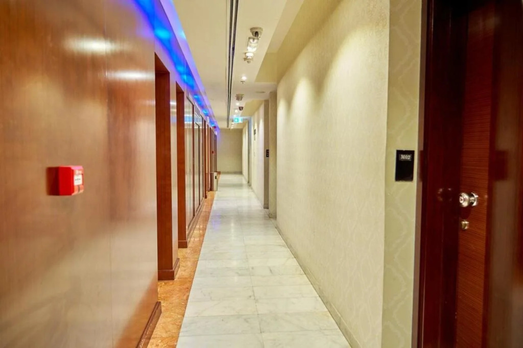 Click Square Hotel