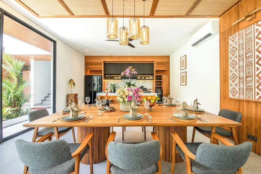 Brand new Luxury 5 br villa 200m to Brawah Beach