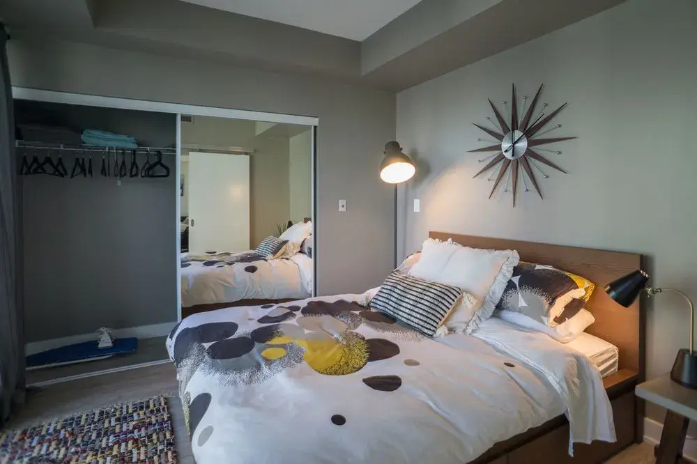Applewood Suites - 2 BDRM York & Bremner