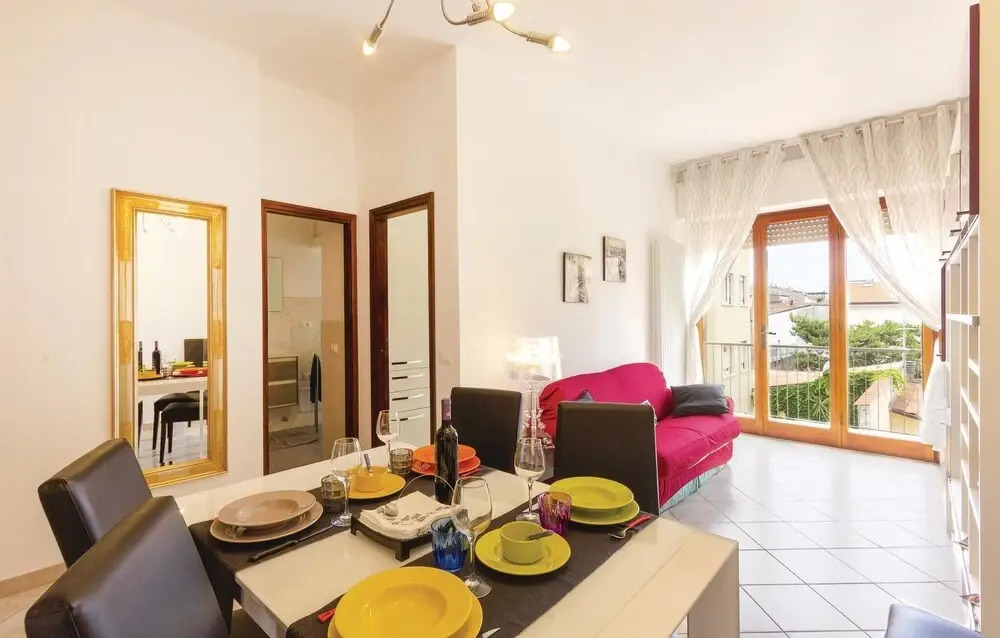 Amazing Apartment in Viareggio -lu- With 2 Bedrooms and Wifi